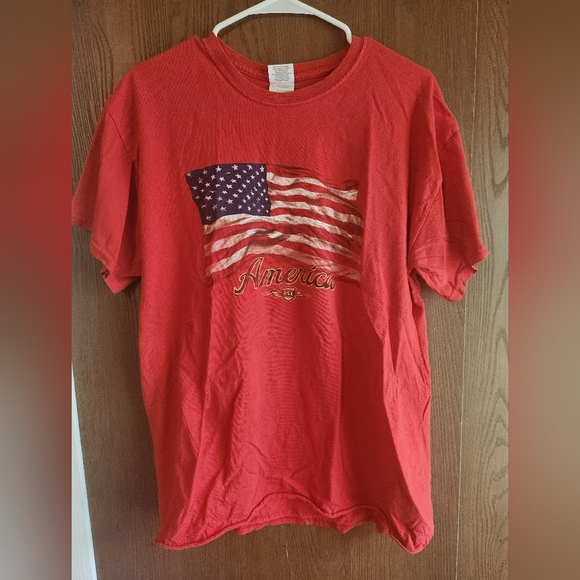 Red T-Shirt with American Flag - Picture 1 of 2